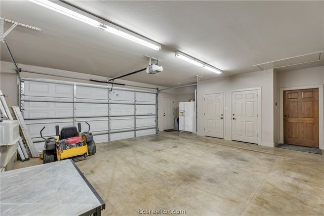 907 Plainfield Court, College Station, TX 77845