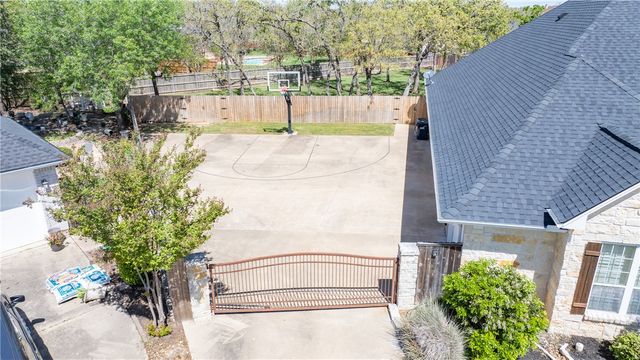 907 Plainfield Court, College Station, TX 77845