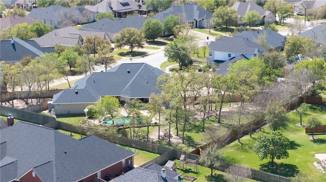 907 Plainfield Court, College Station, TX 77845