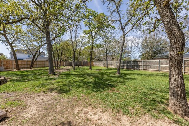 907 Plainfield Court, College Station, TX 77845