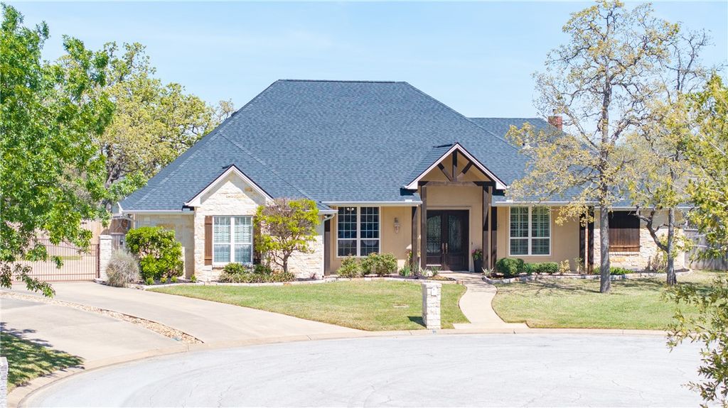 907 Plainfield Court, College Station, TX 77845