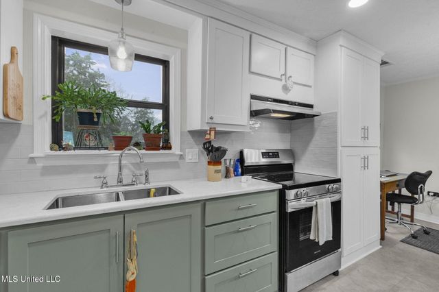 103 Wickstead Drive, Clinton, MS 39056