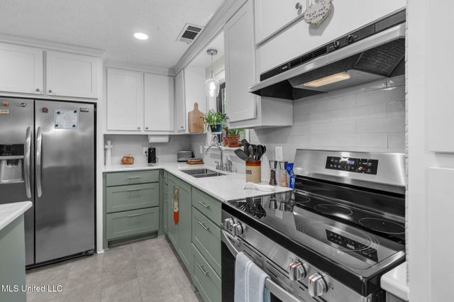 103 Wickstead Drive, Clinton, MS 39056