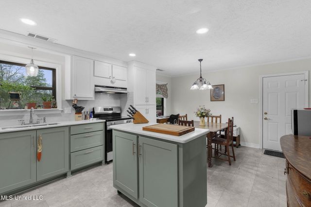 103 Wickstead Drive, Clinton, MS 39056