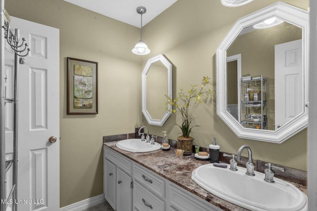 103 Wickstead Drive, Clinton, MS 39056