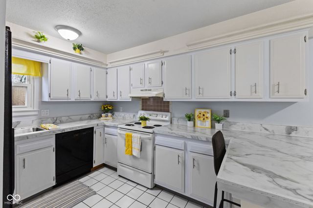 9458 Fordham Street, Indianapolis, IN 46268