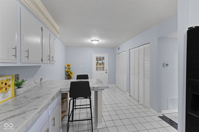 9458 Fordham Street, Indianapolis, IN 46268