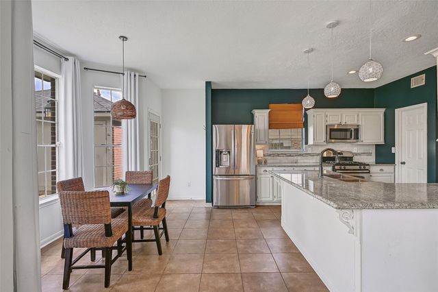 1807 N Mission Circle, Friendswood, TX 77546