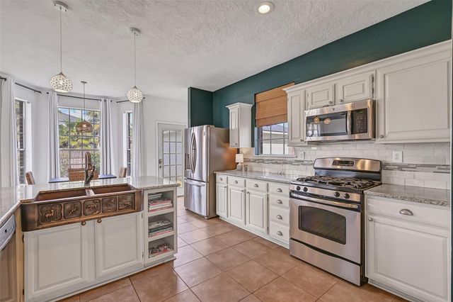 1807 N Mission Circle, Friendswood, TX 77546