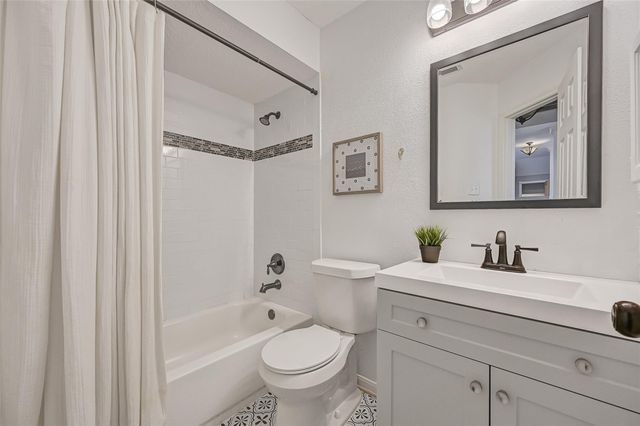 1807 N Mission Circle, Friendswood, TX 77546