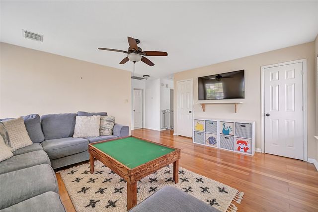 1807 N Mission Circle, Friendswood, TX 77546