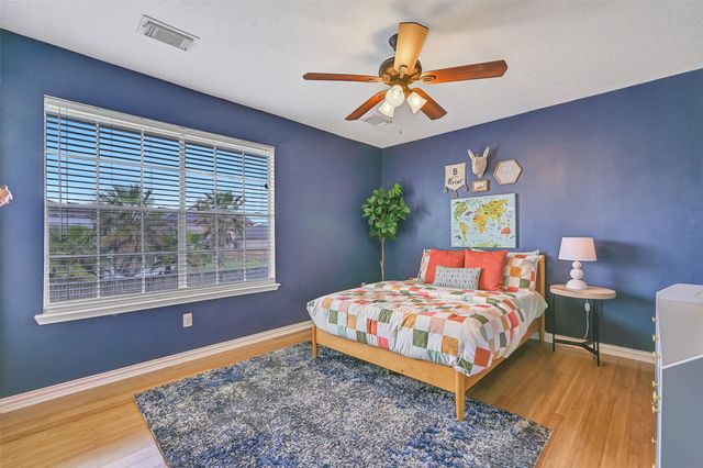 1807 N Mission Circle, Friendswood, TX 77546