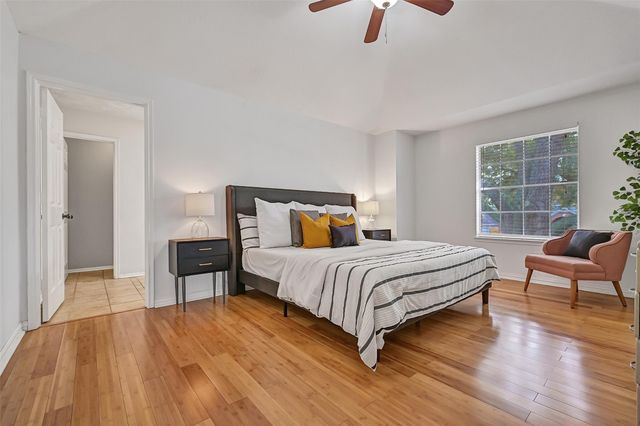 1807 N Mission Circle, Friendswood, TX 77546