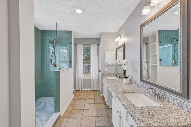 1807 N Mission Circle, Friendswood, TX 77546