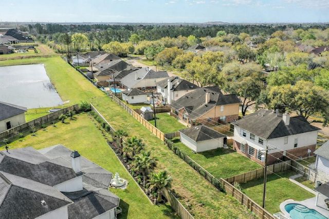 1807 N Mission Circle, Friendswood, TX 77546