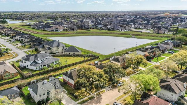 1807 N Mission Circle, Friendswood, TX 77546