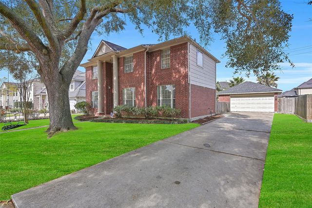1807 N Mission Circle, Friendswood, TX 77546