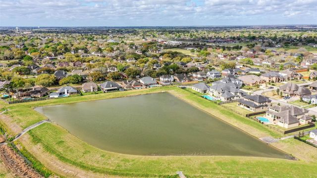 1807 N Mission Circle, Friendswood, TX 77546