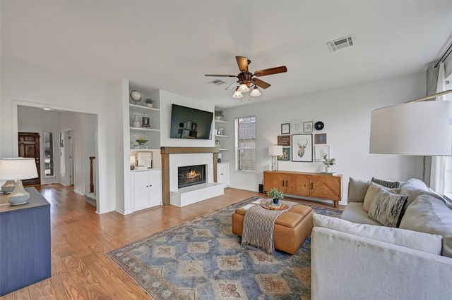 1807 N Mission Circle, Friendswood, TX 77546