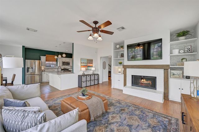 1807 N Mission Circle, Friendswood, TX 77546