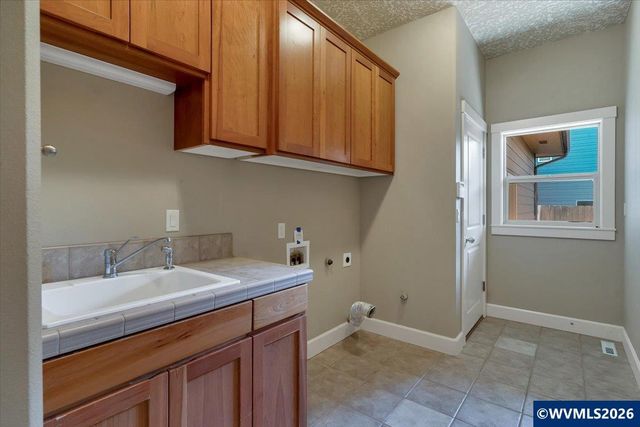 1674 Olympia Ct NW, Salem, OR 97304