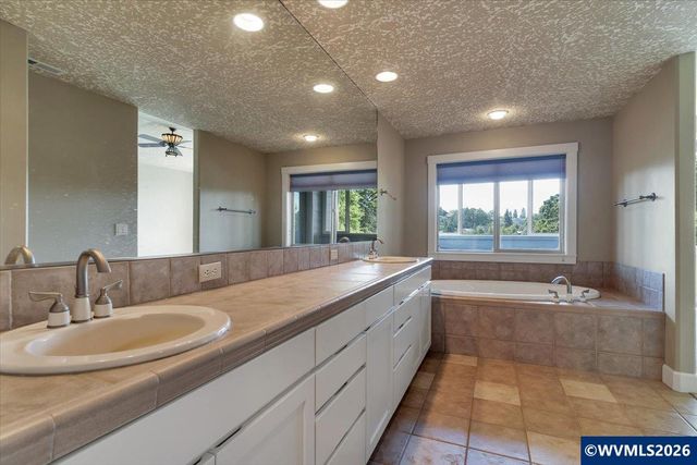 1674 Olympia Ct NW, Salem, OR 97304