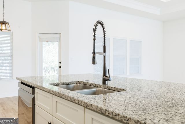 3033 Reynolda Drive, Hahira, GA 31632