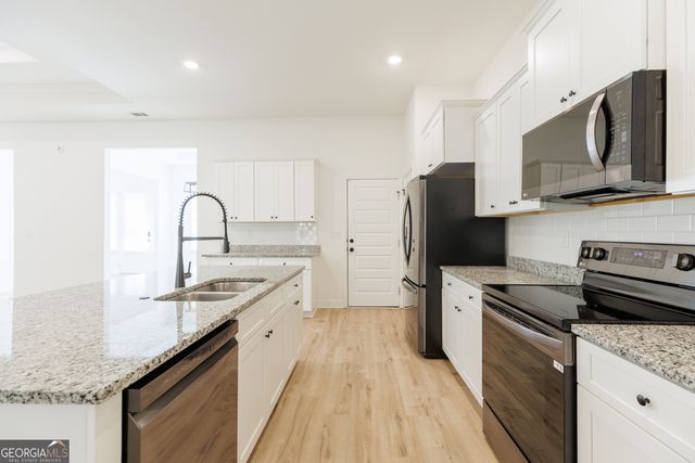 3033 Reynolda Drive, Hahira, GA 31632