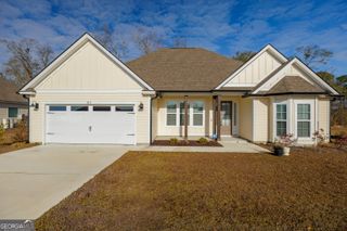 3033 Reynolda Drive, Hahira, GA 31632