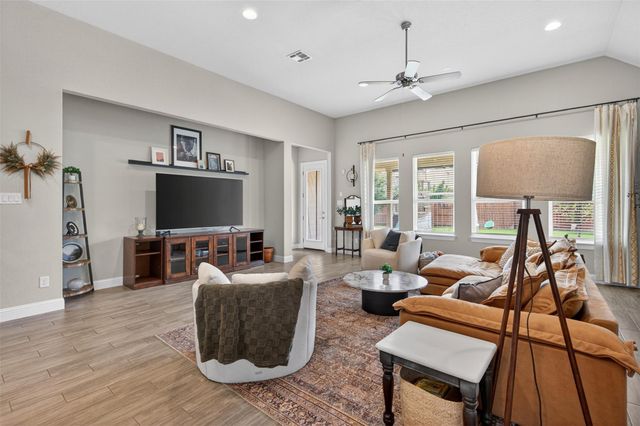 2013 Waterview RD, Georgetown, TX 78628