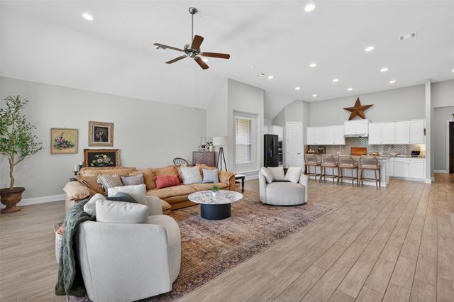 2013 Waterview RD, Georgetown, TX 78628