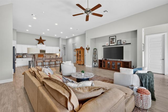 2013 Waterview RD, Georgetown, TX 78628