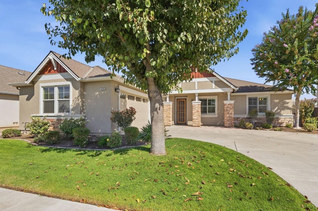 Image 1 of property listing at 1556 Bellflower St, Kingsburg, CA 93631