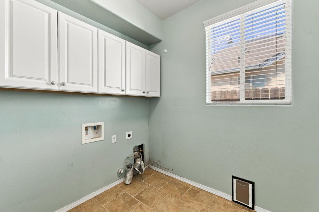 Image 17 of property listing at 1556 Bellflower St, Kingsburg, CA 93631