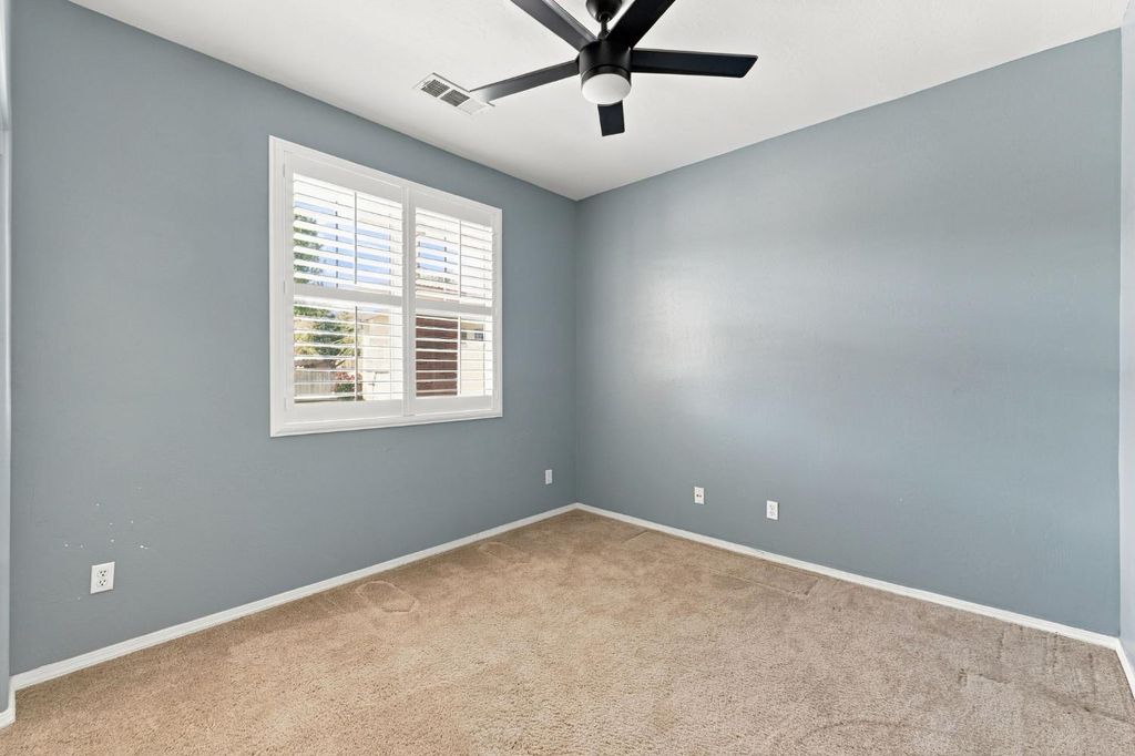 Image 18 of property listing at 1556 Bellflower St, Kingsburg, CA 93631