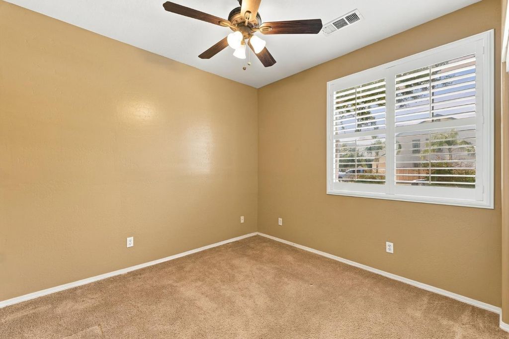 Image 19 of property listing at 1556 Bellflower St, Kingsburg, CA 93631
