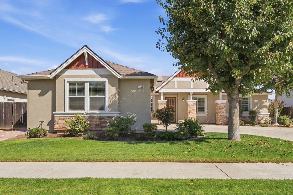 Image 2 of property listing at 1556 Bellflower St, Kingsburg, CA 93631