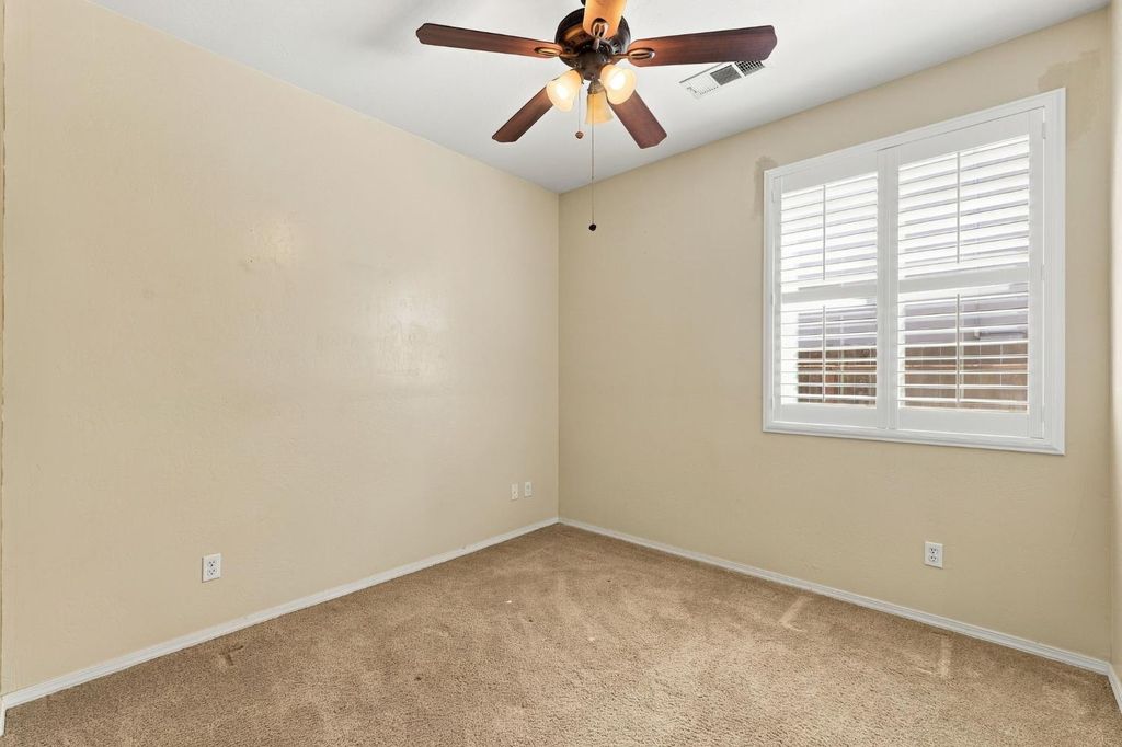Image 23 of property listing at 1556 Bellflower St, Kingsburg, CA 93631