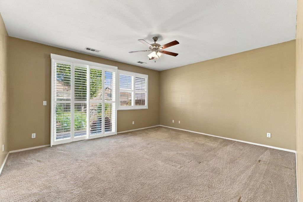 Image 25 of property listing at 1556 Bellflower St, Kingsburg, CA 93631