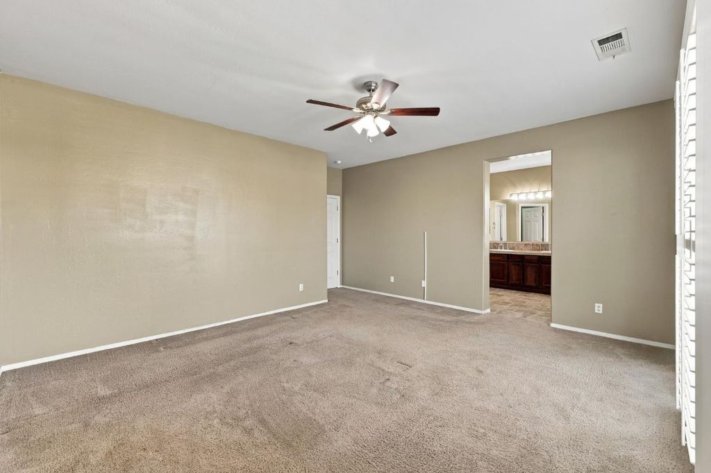 Image 26 of property listing at 1556 Bellflower St, Kingsburg, CA 93631
