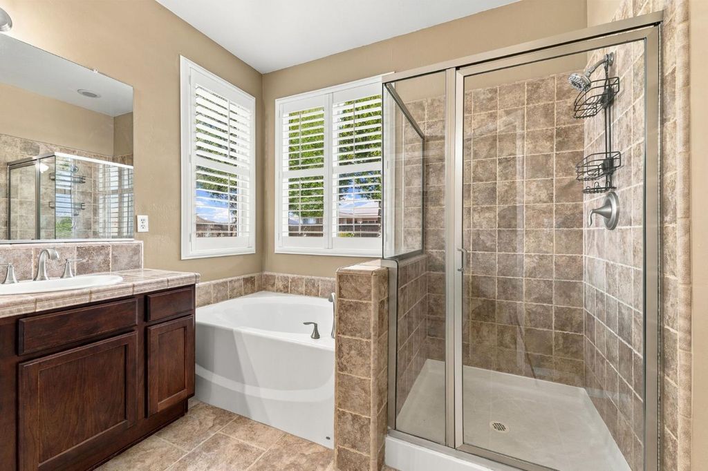 Image 27 of property listing at 1556 Bellflower St, Kingsburg, CA 93631