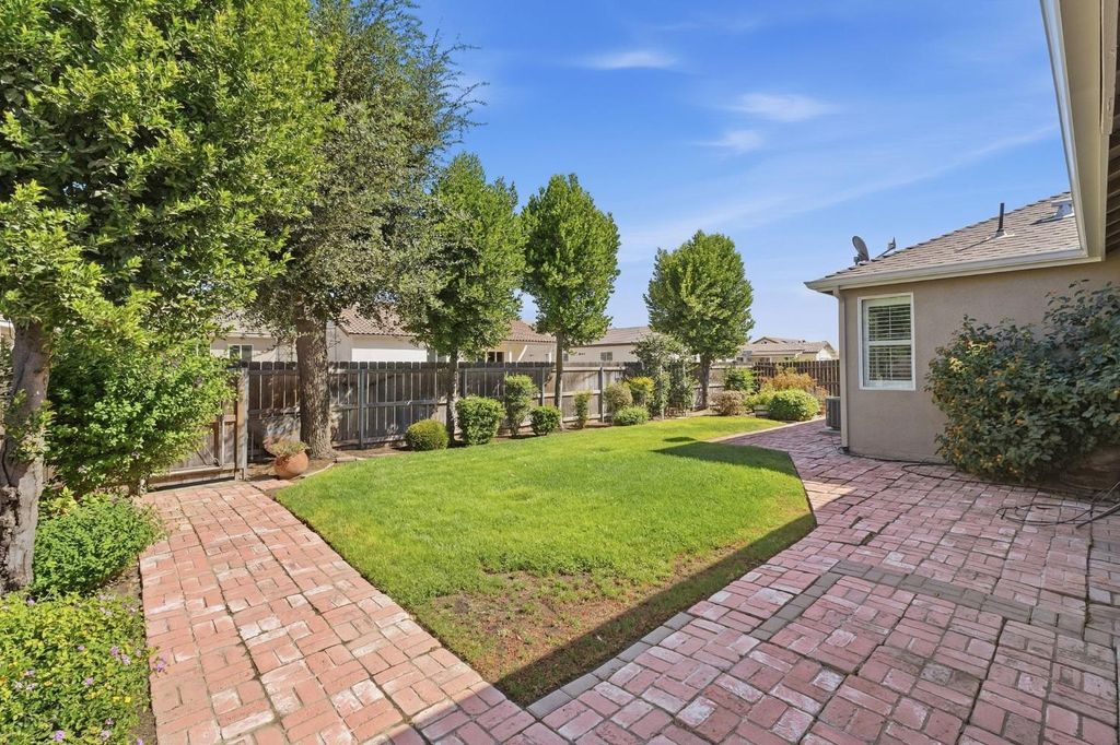 Image 30 of property listing at 1556 Bellflower St, Kingsburg, CA 93631