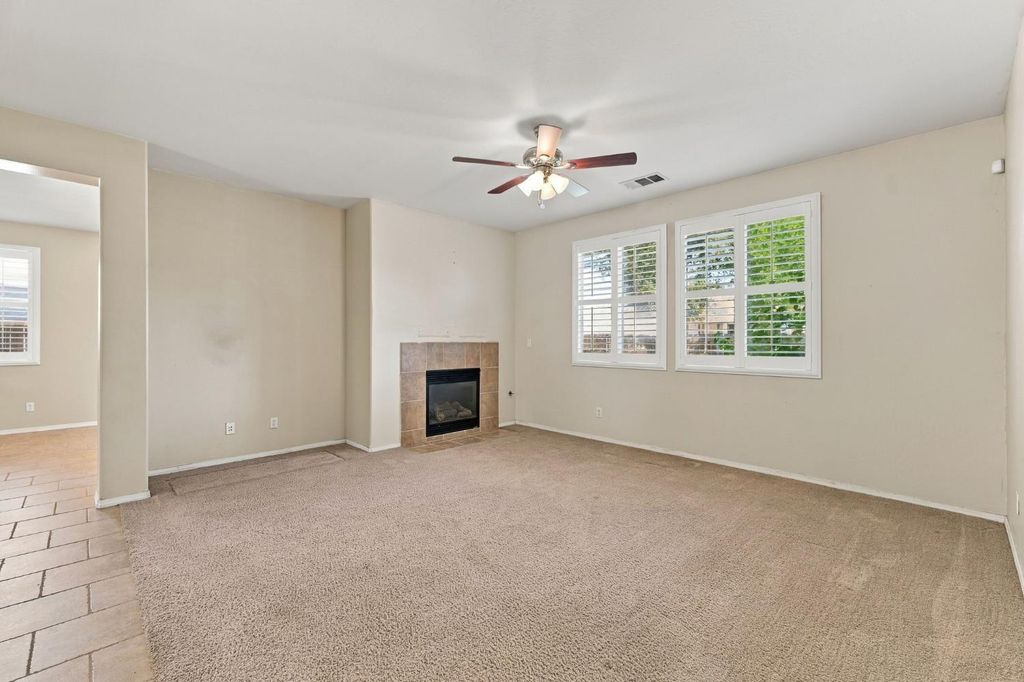 Image 7 of property listing at 1556 Bellflower St, Kingsburg, CA 93631