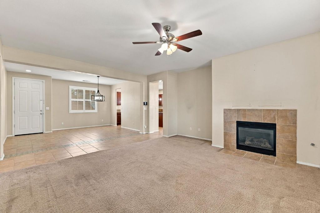 Image 8 of property listing at 1556 Bellflower St, Kingsburg, CA 93631