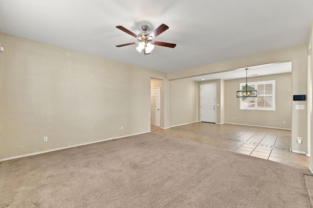 Image 9 of property listing at 1556 Bellflower St, Kingsburg, CA 93631