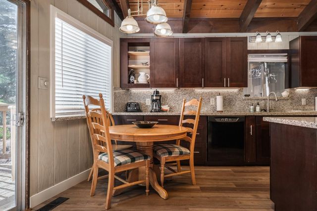 1644 Crystal Air Dr, South Lake Tahoe, CA 96150
