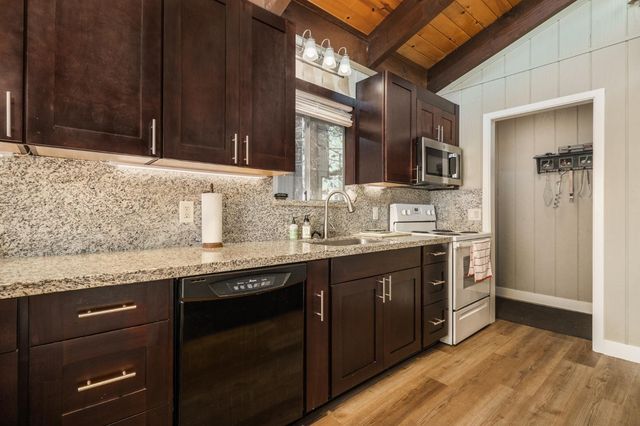 1644 Crystal Air Dr, South Lake Tahoe, CA 96150
