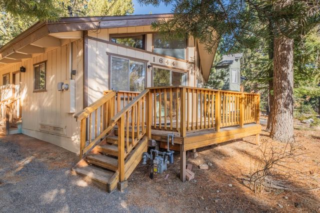 1644 Crystal Air Dr, South Lake Tahoe, CA 96150