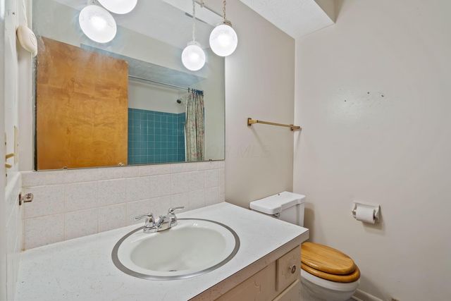 2260 Carriage Road, Powell, OH 43065