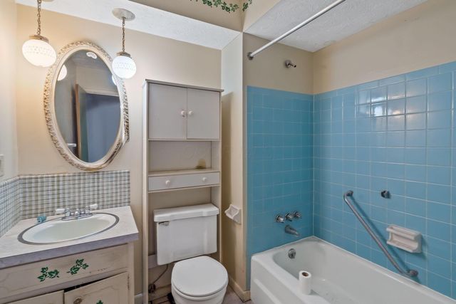 2260 Carriage Road, Powell, OH 43065